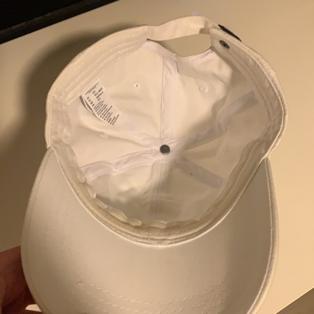 White hat - Picture 3 of 3